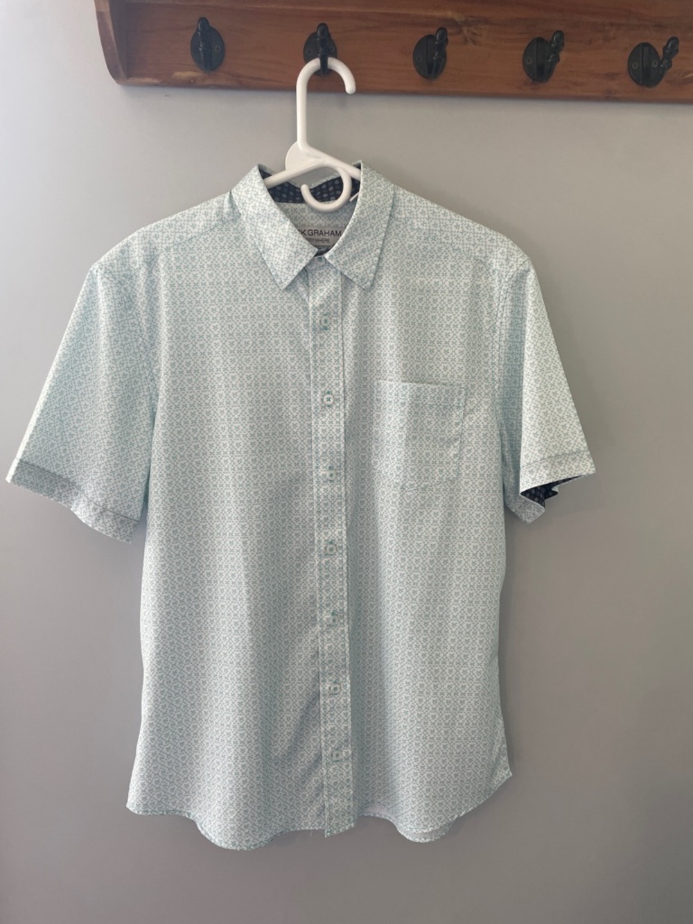 Men’s Short-Sleeve Button-Up Shirt